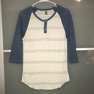 Lightly-Used Men’s 3/4 Casual Henley Shirt